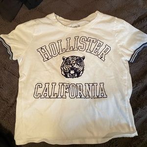 hollister crop top with tiger logo